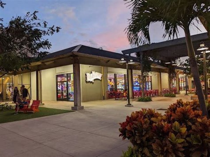 Businesses reopen at Maui Mall | News, Sports, Jobs