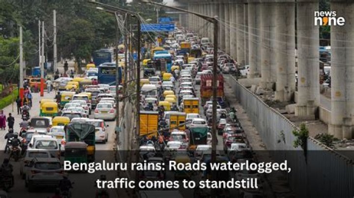 Clogged roads and crashes as New Year's traffic builds up