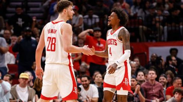 Giannis Antetokounmpo indicates on social media that he's agreed to contract extension with Bucks