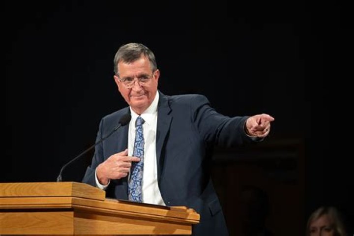 President and Sister Pace teach value of prayer, scripture study